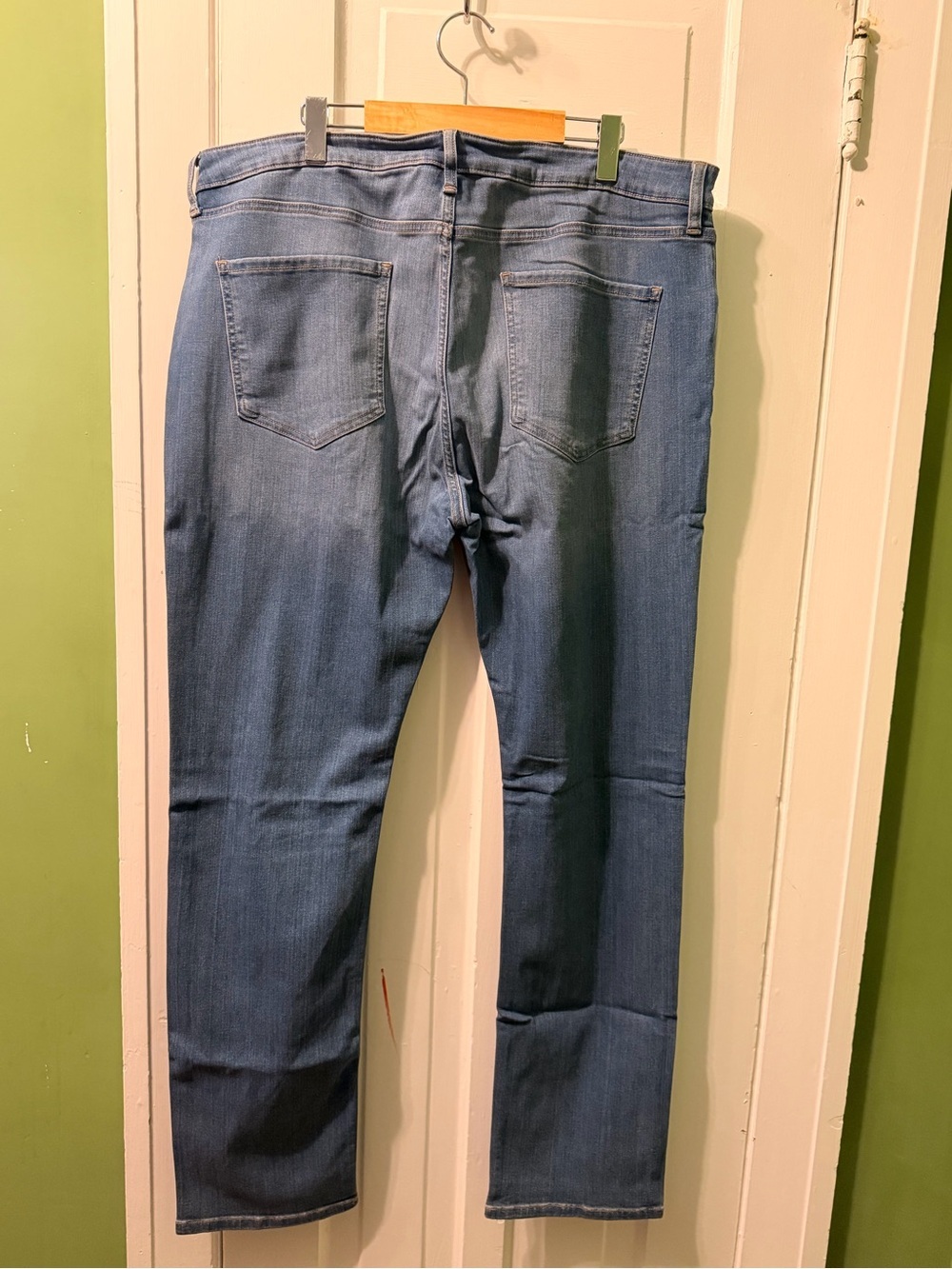 Straight Fit Men's Jeans in Medium Blue - Picture 9 of 10